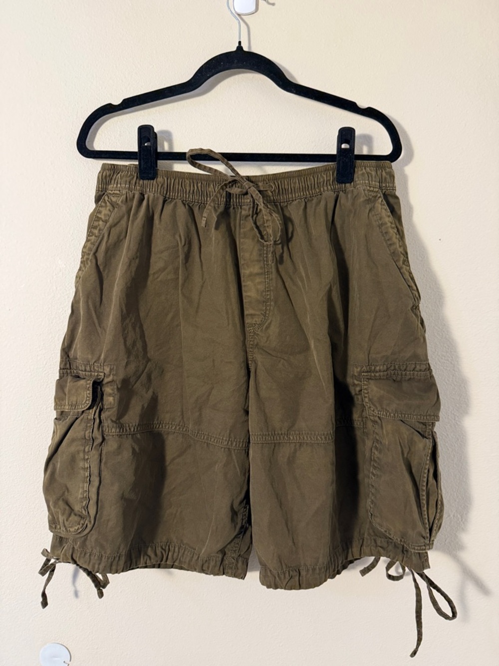 Gap Women's Easy Cargo Longline Shorts in Olive Green Size L